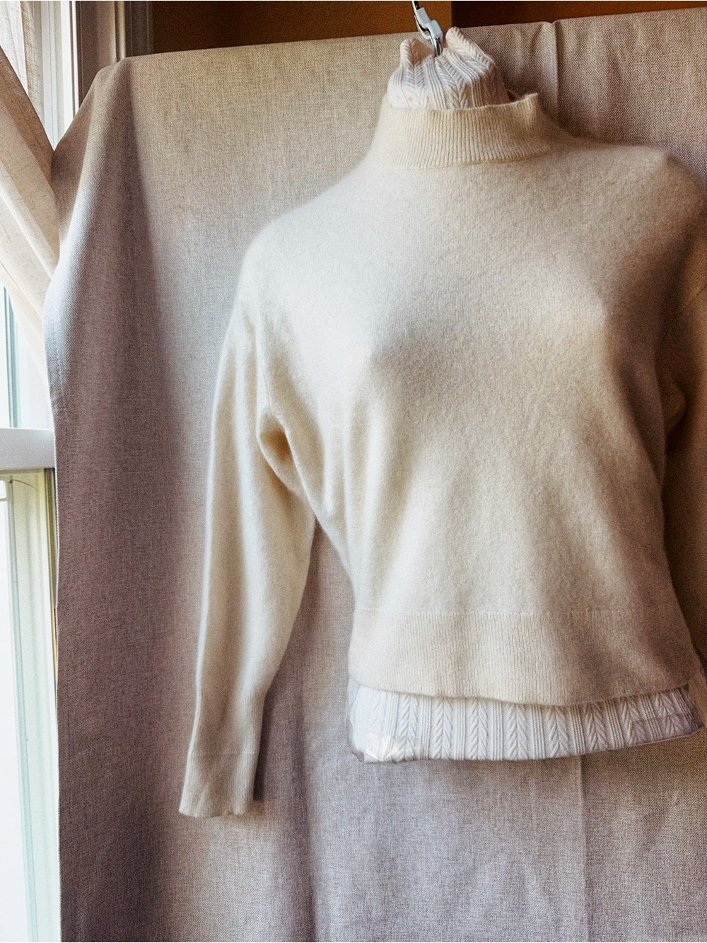 Everlane Cream Turtleneck Sweater - Picture 12 of 12